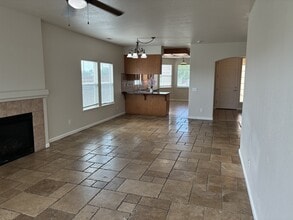 3197 Dinkey Creek Ave in Merced, CA - Building Photo - Building Photo