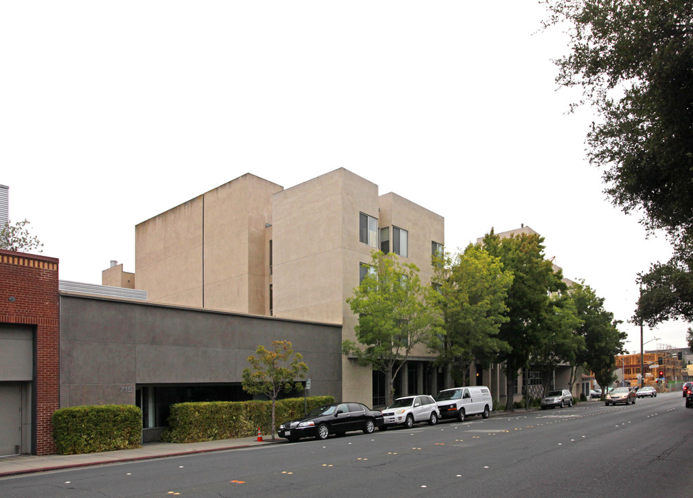 Alma Place in Palo Alto, CA - Building Photo