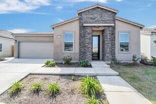 7153 E Harvard Ave in Fresno, CA - Building Photo