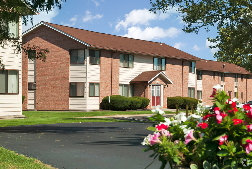 Community Manor Apartments in Rochester, NY - Building Photo