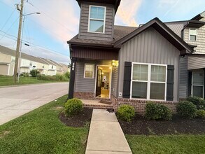 400 Rick Mccormick Dr in La Vergne, TN - Building Photo - Building Photo