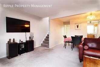 330 Canterbury Dr SW in Calgary, AB - Building Photo - Building Photo