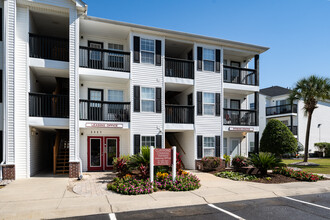 Claypond Commons in Myrtle Beach, SC - Foto de edificio - Building Photo