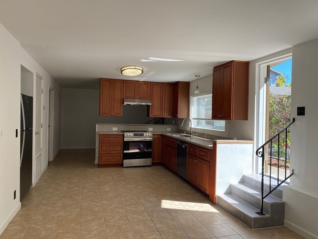 1033 Pacific Ave in Alameda, CA - Building Photo - Building Photo