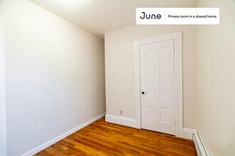 Private bedroom in 3 bed/1 bath Home in Boston, MA - Building Photo - Building Photo