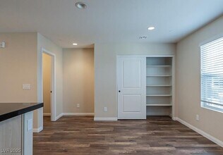 9050 W Tropicana Ave in Las Vegas, NV - Building Photo - Building Photo