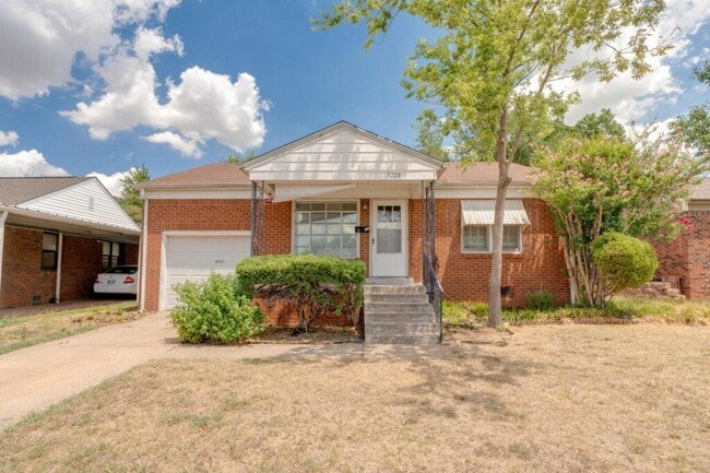 property at 5228 N Hudson Ave