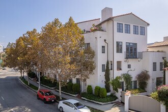 Granada Court in Pasadena, CA - Building Photo - Building Photo
