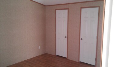 853 County Road 768 in Devine, TX - Building Photo - Building Photo