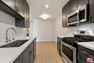 3314 Mentone Ave in Los Angeles, CA - Building Photo - Building Photo