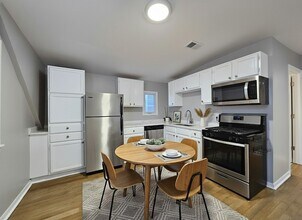 2623 N Emmett St, Unit 07102 in Chicago, IL - Foto de edificio - Building Photo