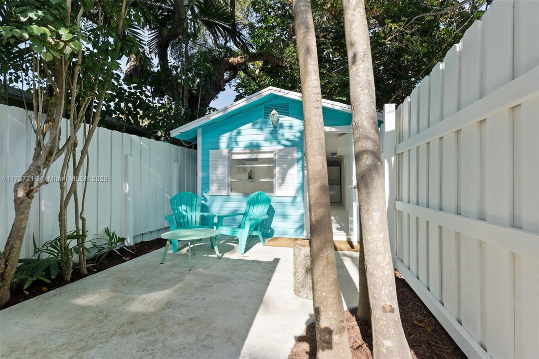 2345 Trapp Ave in Miami, FL - Building Photo