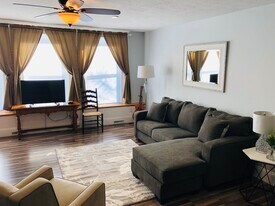 114 N Aurora St, Unit A in Ithaca, NY - Building Photo
