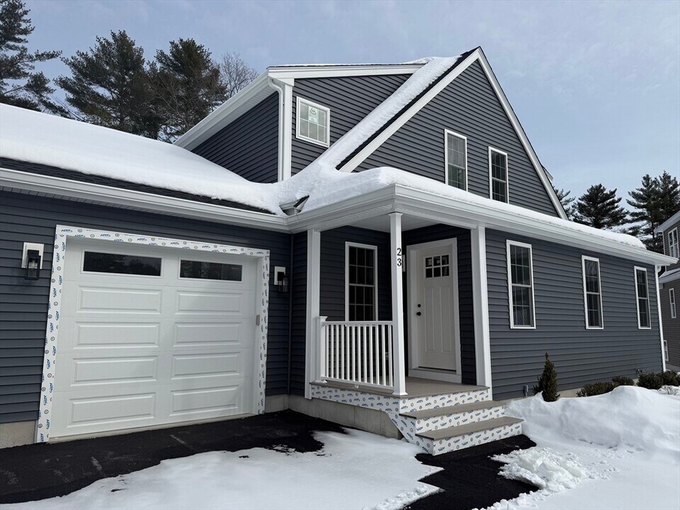 23 Kashmirs Way in Middleboro, MA - Building Photo