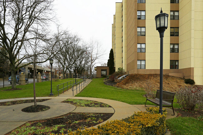 Cliffside Apartments in Butler, PA - Foto de edificio - Building Photo