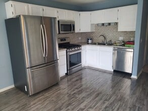 340 Woodridge Cir, Unit E in South Elgin, IL - Building Photo - Building Photo