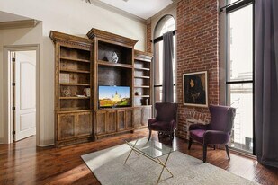 30 Baronne St in New Orleans, LA - Building Photo