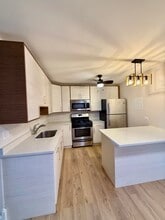 690 Marilyn Ave in Glendale Heights, IL - Building Photo - Building Photo