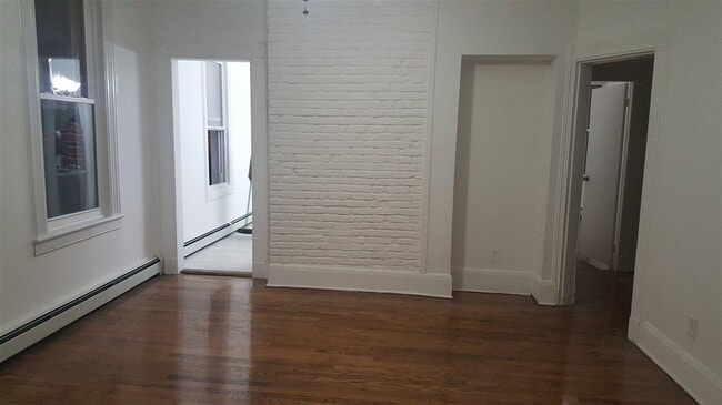 106 Bowers St in Jersey City, NJ - Building Photo - Building Photo