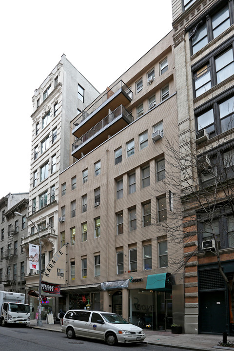 52-54 E 13th St in New York, NY - Building Photo