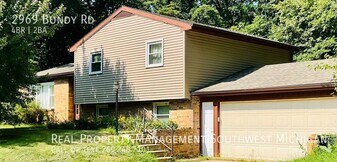 2969 Bundy Rd in Coloma, MI - Building Photo