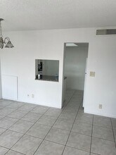 1460 NE 169th St in North Miami Beach, FL - Building Photo - Building Photo