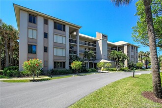 4720 NE Sandpebble Trce-Unit -403 in Stuart, FL - Building Photo - Building Photo