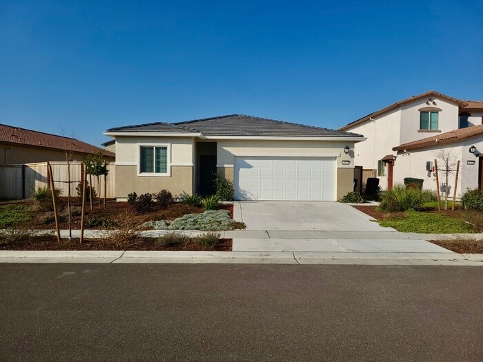 4017 Newmarket St in Roseville, CA - Building Photo