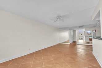 104 Paradise Harbour Blvd in North Palm Beach, FL - Building Photo - Building Photo