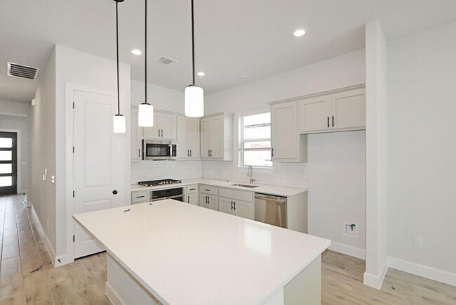 12805 Stanford Dr in Austin, TX - Building Photo - Building Photo