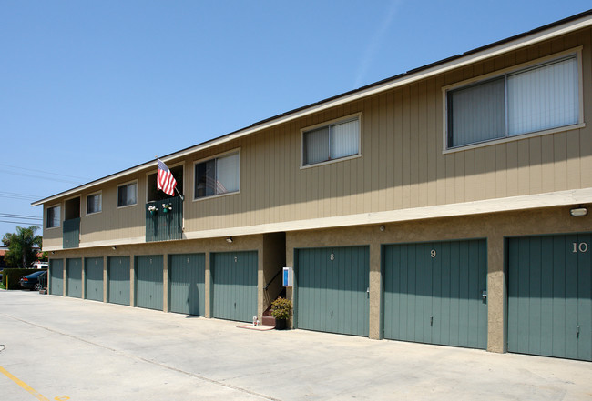 Camwood in Huntington Beach, CA - Building Photo - Building Photo