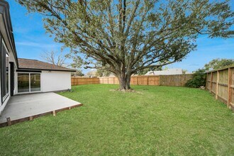 5234 Abercreek Ave in Friendswood, TX - Foto de edificio - Building Photo