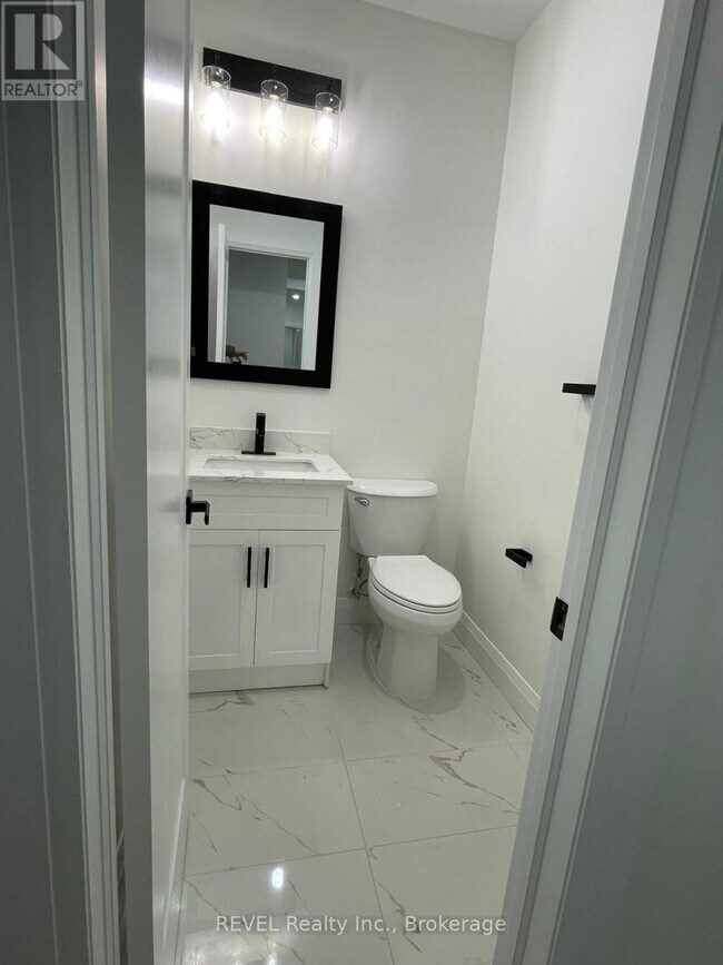 1 Tilsonburg Ave in Brampton, ON - Building Photo - Building Photo