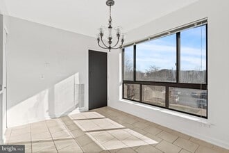 561 Florida Ave in Herndon, VA - Building Photo - Building Photo