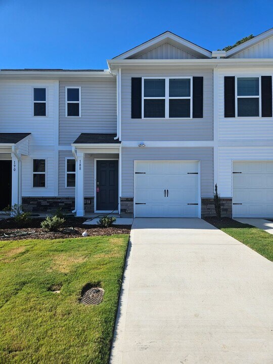 188 Seymour Vlg Dr in Goldsboro, NC - Building Photo