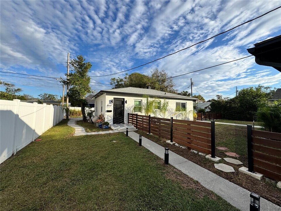 4131 1st Ave N-Unit -4131 1/2 in St. Petersburg, FL - Building Photo