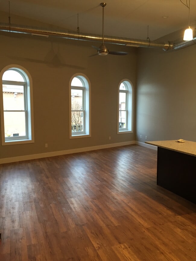 103 W Middle St, Unit 2A in Chelsea, MI - Building Photo - Building Photo