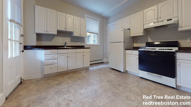 61 Dana St, Unit 8 in Cambridge, MA - Foto de edificio - Building Photo