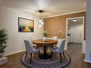 2300 Nacogdoches Rd in San Antonio, TX - Building Photo - Building Photo
