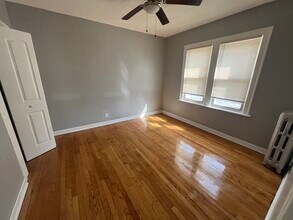 8559 S Bennett Ave in Chicago, IL - Building Photo - Building Photo