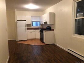 44-25 Douglaston Pkwy in Queens, NY - Building Photo