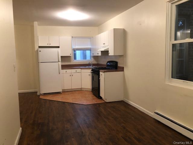 44-25 Douglaston Pkwy in Queens, NY - Building Photo