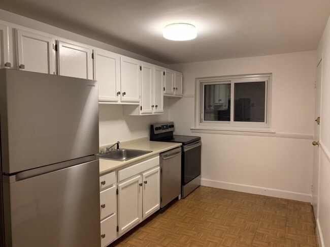 85 Chestnut St, Unit 4 in Brookline, MA - Foto de edificio - Building Photo