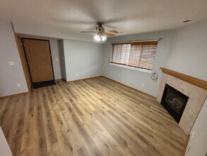 5908 Sutton Pl, Unit 1 in Urbandale, IA - Building Photo - Building Photo