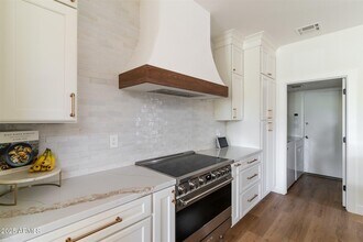 7586 E Pleasant Run in Scottsdale, AZ - Building Photo - Building Photo