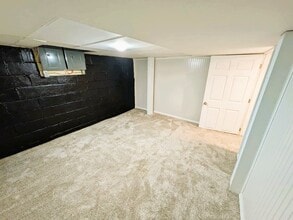 212 N 3rd St, Unit Apt B - Basement in Youngwood, PA - Foto de edificio - Building Photo