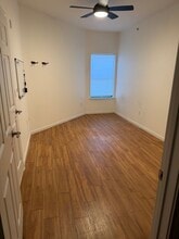 2502 Leon St, Unit 2502 Leon St Unit 201 in Austin, TX - Foto de edificio - Building Photo