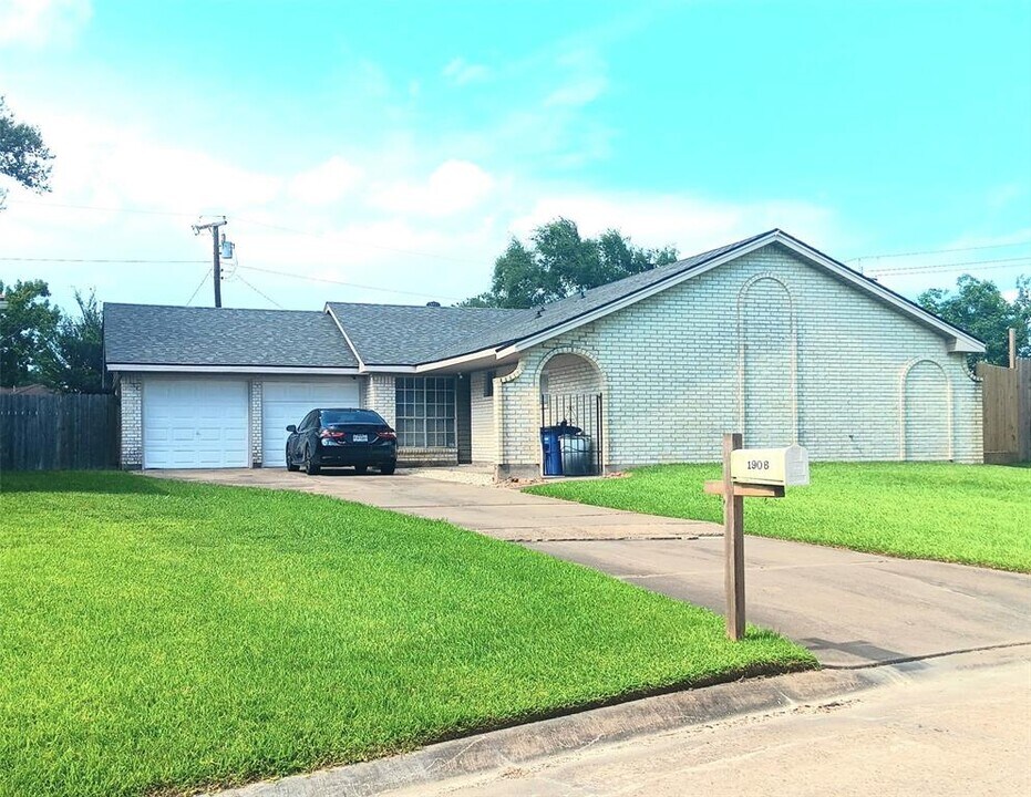 1908 Williamsburg Ct N in League City, TX - Building Photo
