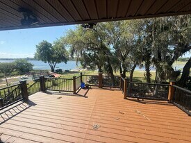 10180 SE 139th Pl, Unit Little Lake Weir Upstairs 2/2 Lakefront in Summerfield, FL - Building Photo