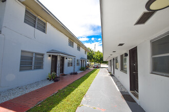 2062-2067 NE 162 Street in North Miami Beach, FL - Building Photo - Building Photo